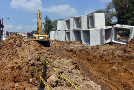 En la construcción del colector División del Norte se están empleando cajones  de concreto armado de 3.20 por 2.04 metros, con capacidad para un flujo de más de 17 mil litros por segundo, lo que disminuirá las afectaciones producidas por las lluvias.