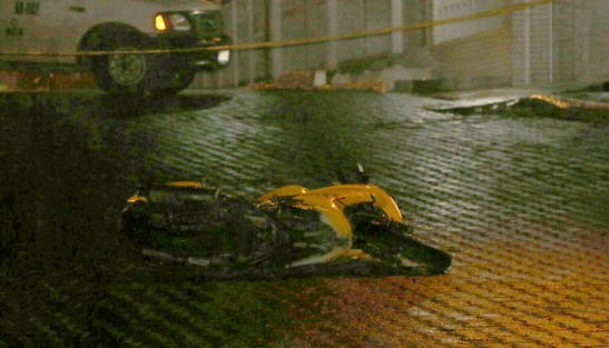 Un hombre que viajaba abordo de una moto, y era perseguido por tripulantes de un auto, fue ejecutado a balazos en la calle Arquitectos de la Unidad Magisterial, en Xalapa. 