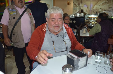 Lo ocurrido con Eva Cadena es una excelente oportunidad para demostrar que MORENA no es igual al resto de los partidos. He solicitado a Honor y Justicia Nacional que tome cartas en el asunto y actúe en consecuencia, expresó el dirigente estatal de MORENA, Manuel Huerta, acerca de la entrega a la candidata por Las Choapas de medio mdp, difundido en un video. La candidatura debe ser retirada,  agregó. Por otra parte, Eva Cadena informó que declinaba a su candidatura.
