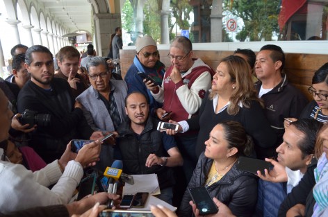 El Sindicato Único de Trabajadores Municipales del Ayuntamiento de Perote, igualmente denunciaron el despido de 6 de sus compañeros, aunque los abusos de las autoridades afectan a los 65 empleados.  