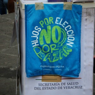 La organización internacional Marie Stopes, montó un módulo en la plaza Lerdo para difundir métodos anticonceptivos, esto con el apoyo de la Secretaría de Salud estatal. Cabe señalar que este organismo promueve el aborto legal y en México apoya a mujeres para que lo realicen en la CDMX. 