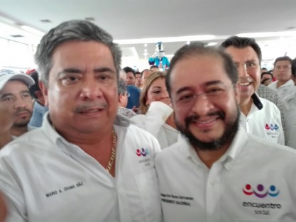 El Licenciado Mario Chama Díaz será el abanderado del Partido Encuentro Social en la búsqueda de la alcaldía de Teocelo; durante la toma de protesta a candidatos realizada el domingo, recbió el apoyo del dirigente naconal del PES, Hugo Eric Flores Cervantes. 