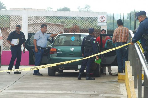 Dos personas fueron víctimas de un atentado la tarde de este lunes  en la localidad de Texcapa,municipio de Atzalan, cuando dos sujetos llegaron a agredirlos con arma de fuego; fueron trasladados al hospital  de Atzalan, pero uno de ellos no llegó con vida. Se informó que son familiares del alcalde de Atzalan.
