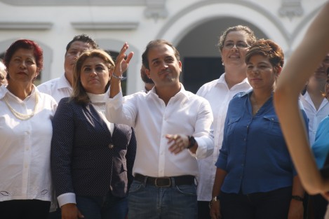 El candidato del PAN a la alcaldía de Veracruz, Fernando Yunes Márquez, grabó una serie de spots que utilizará durante su campaña. La propaganda fue realiza en el zócalo de Veracruz. 