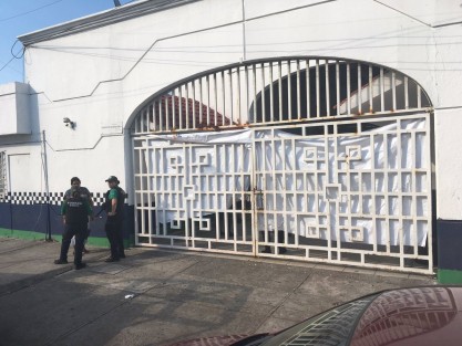La tarde del lunes, elementos de la Policía Estatal y Fuerza Civil realizaron un operativo sorpresa en la  Dirección de Tránsito Estatal de Veracruz, dando  de baja a al menos 10 oficiales. Versión de testigos indican que los policías llegaron en varias unidades y sitiaron las instalaciones de vialidad  ubicadas en la esquina de las avenidas Montesinos y Vicente Guerrero, en la colonia Centro.
