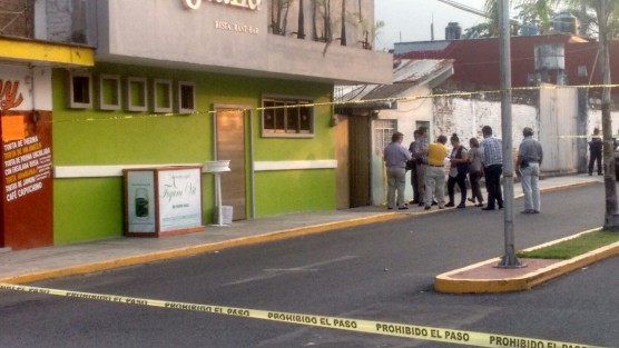 6 mujeres resultaron heridas cuando un grupo de hombres armados irrumpió en el bar La Botana, sito en Oriente 26 entre sur 19 y 17, colonia Ferrer Guardia de Orizaba.                        