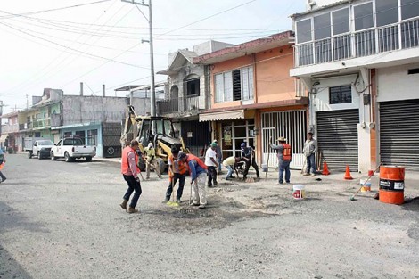 Buscan mejorar vías alternas para el tráfico vehicular en Tlapacoyan, Ver., debido a que iniciará la tercera etapa de construcción del libramiento.
