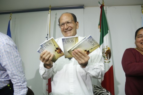 Alejandro  Solalinde reveló conocer de otras fosas clandestinas, ubicadas en la localidad de Albagres, en el municipio de Sayula de Alemán, las cuales no ha reportado a las autoridades. 
