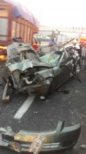 La mañana de este miércoles se registró un aparatoso accidente en la autopista Veracruz-Puebla, en el tramo Ciudad Mendoza – Esperanza entre un automóvil particular y un camión de carga; tras el impacto dos personas resultaron lesionadas.
