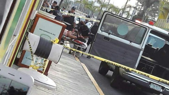 La tarde del martes, un grupo de hombres fuertemente armados, irrumpieron dentro del bar La Botana y acribilló a 5 personas, dejando lesionados al menos a 4 personas más que se encontraban en el interior del antro, el cual está ubicado en la colonia Ferrer Guardia al sur de la ciudad.