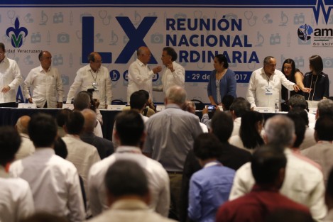  El secretario de Salud, José Narro Robles, inauguró en Veracruz los trabajos de la LX Reunión Nacional Ordinaria de la Asociación Mexicana de Facultades y Escuelas de Medicina. El Gobernador de Veracruz asistió como invitado especial.  