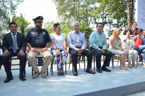 El Secretario de Seguridad Pública, Jaime Téllez Marie y el Alcalde de Xalapa, Américo Zúñiga acudieron a la entrega de patrullas y equipo para Tránsito y seguridad vial, el cual fue adquirido gracias a lo recaudado en multas. 