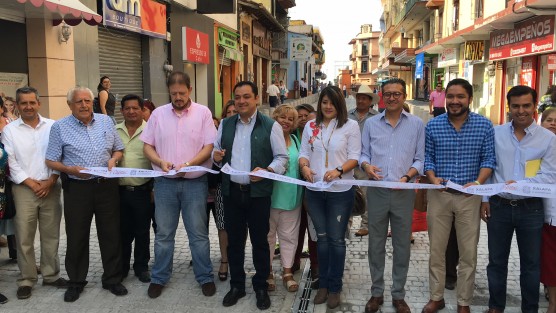 Con una inversión realizada de 2.7 mdp, fueron concluidos los trabajos en la calle Primo Verdad en el centro de Xalapa, misma que fue inaugurada y reabierta a la circulación la mañana de este viernes, por autoridades del Ayuntamiento de Xalapa. 
