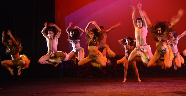 Como parte del 6to Festival ESAV Día Internacional de la Danza, en el Teatro del Estado se presentó la función de Gala Xalapeños a la Mexicana, contando con la presencia del Ballet Juvenil Folklórico Tierra Colombiana como invitados. 