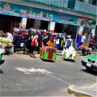 Comercio informal, está que ya no cabe. 