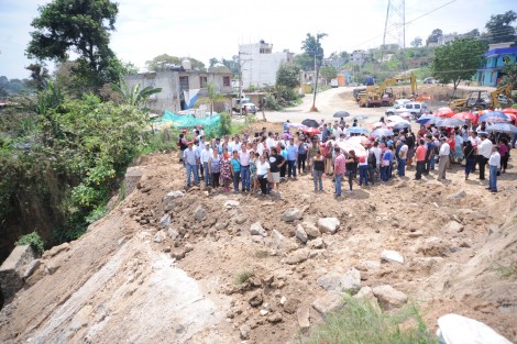 Al inaugurar la construcción de la primera etapa del Colector Pluvial Coatzacoalcos, el alcalde Américo Zúñiga Martínez señaló que la administración municipal ha enterrado más de 238 millones de pesos en obras, para evitar inundaciones en toda la ciudad y reguardar la seguridad de miles de xalapeños.

