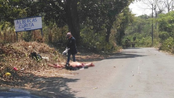 El domingo fue encontrado un cuerpo en la zona centro del estado, en tres bolsas negras en el camino que conduce a la localidad de San José del Corral, municipio de Yanga, Ver., las cuales contenían los restos de un cuerpo desmembrado de un hombre, en cuyo dorso tenía un narcomensaje.