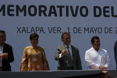 Presidido por el gobernador Miguel Ángel Yunes Linares, se realiza el desfile conmemorativo al Día del Trabajo.