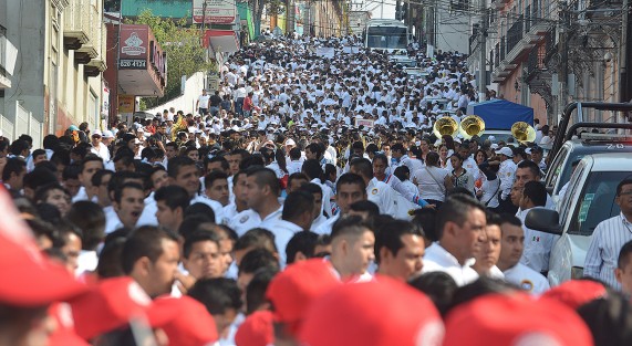Miles de trabajadores se dieron cita para desfilar por el Día del Tabajo, fueron varias y diversas manifestaciones las que se pudieron ver durante la marcha.
