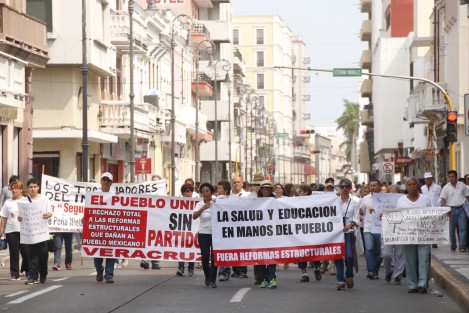 En la ciudad de Veracruz se conmemoró el Día del Trabajo con la participación de obreros y empleados de diversos sindicatos. Prevalecieron las demandas y exigencias de mejoras laborales.
