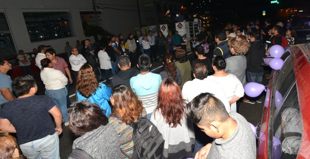En el caso de la candidata del PES, Brenda Aguilar, ésta  optó por cerrar la avenida Manuel Ávila Camacho, justo enfrente de un conocido diario, lo que causó molestias a los automovilistas.