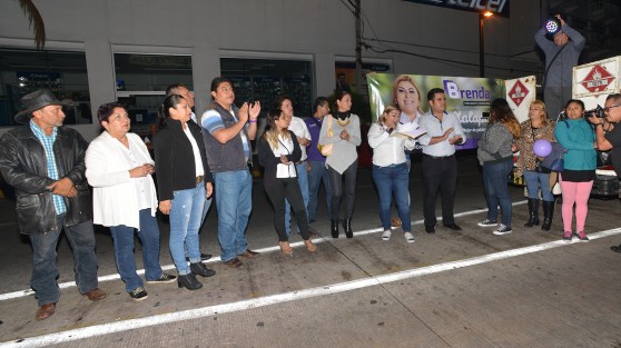En el caso de la candidata del PES, Brenda Aguilar, ésta  optó por cerrar la avenida Manuel Ávila Camacho, justo enfrente de un conocido diario, lo que causó molestias a los automovilistas. 