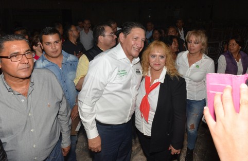 El candidato del PRI a la alcaldía de Xalapa, Alejandro Montano, realizó su evento de inicio de campaña en el salón el DOMO, donde se dieron cita cientos de sus simpatizantes.
