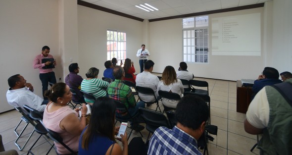 El candidato a la alcaldía de Xalapa por el PRI, Alejandro Montano, presentó ante los medios su proyecto político en caso de resultar electo por los xalapeños.