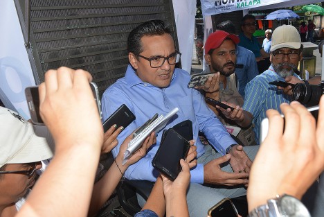 El Fiscal general del Estado, Jorge Winckler, entrevistado en el parque Juárez dijo que hay complicidad de legisladores federales al desechar la solicitud de desafuero del diputado y exfuncionario duartista Tarek Abdalá. Afirmó que se solicitará el desafuero de otros legisladores federales, pero no reveló los nombres.