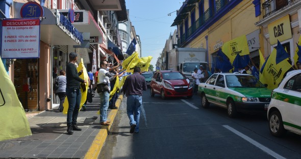 La mayoría de los candidatos a la alcaldía de Xalapa iniciaron sus campañas en centro de la ciudad, en compañía de sus comparsas, así como de sus seguidores. Esperamos que al pasar de los días también visiten la periferia de Xalapa donde se encuentra la mayoría de la población con necesidades distintas.