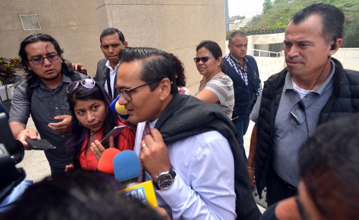 Al ser cuestionado si se solicitará el desfuero de la diputada Eva Cadena, el fiscal del Estado, Jorge Winkcler minimizó la medida al expresar que <em>para qué</em> pues los legisladores siempre votan en contra, ya que son una <em>bola de corruptos</em>.