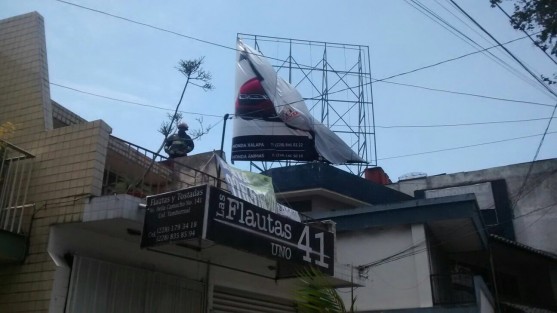 Caída de lonas y afectaciones a los semáforos fueron otros de las afectaciones que deja el norte en su paso por  Xalapa. 