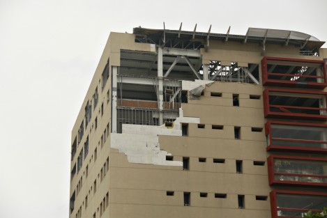 El violento norte que azotó esta tarde a la zona conurbada Veracruz-Boca del Río, provocó derribamiento de árboles, fuerte oleaje y el desprendimiento de una de las fachadas del Hospital del Niño en la ciudad de Veracruz.
 