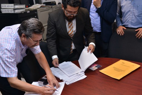 El Congreso presentó ante la Fiscalía denuncia de hechos por caso de videograbación. El Director Jurídico, Ángel Ramírez Bretón, pone a disposición de este órgano los datos relacionados con el proceso legislativo que podría contener actos constitutivos de delito.  