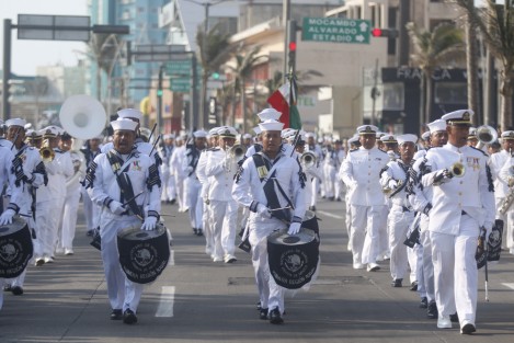 Se llevó a cabo el desfile conmemorativo del CLV aniversario de la Batalla de Puebla en la ciudad de Veracruz. El contingente de la SEMAR encabezó el evento que se desarrolló sobre el bulevar Ávila Camacho.