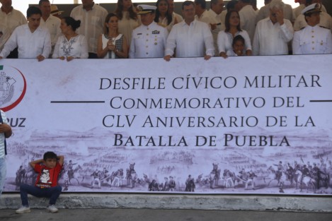 Se llevó a cabo el desfile conmemorativo del CLV aniversario de la Batalla de Puebla en la ciudad de Veracruz. El contingente de la SEMAR encabezó el evento que se desarrolló sobre el bulevar Ávila Camacho. 