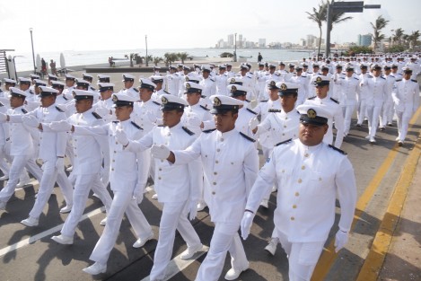 Se llevó a cabo el desfile conmemorativo del CLV aniversario de la Batalla de Puebla en la ciudad de Veracruz. El contingente de la SEMAR encabezó el evento que se desarrolló sobre el bulevar Ávila Camacho.