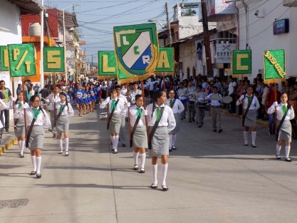 Con desfile cívico, escuelas del municipio de Tlapacoyan, conmemoran batalla de Puebla. 
