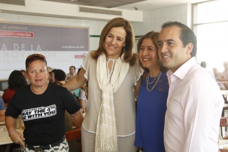 La aspirante a la presidencia de la república, Margarita Zavala de Calderón, se reunió con el candidato a la alcaldía de Veracruz, Fernando Yunes Marquez, previo a sostener un encuentro con mujeres panistas.