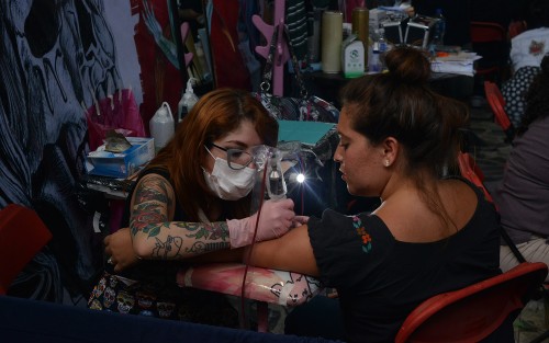 En el Salón Caracol de Xalapa, se llevó a cabo la Expo Tatuaje 2017, con 50 tatuadores de México, Colombia e Italia.  En esta expo uno pudo encontrar materiales para tatuar, playeras, pearcing y todo tipo de artículos para este fin.
