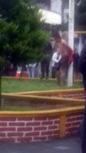 El pasado 4 de mayo, en Miahautlán, Ver., José N, tras ser detenido por los pobladores al haber violado y asesinado a una mujer, permaneció amarrado en un poste por casi cuatro horas, pues exigían que algún funcionario de gobierno acudiera a el lugar para asegurarse de éste no saldría en libertad como en otras ocasiones.