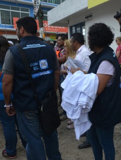 Ana Miriam Ferráez, sí reparte gorras y playeras entre los ciudadanos, 