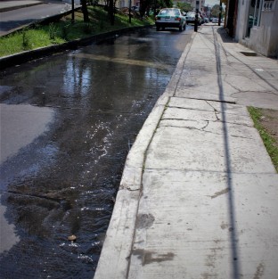 Para las fugas de agua, no hay tandeo, así que si sabe de alguna, repórtelo a la autoridad, a los teléfonos 2370300 extensiones 101, 102, 103 y 104. 