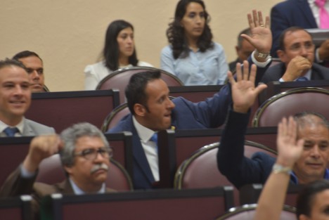 Durante la Segunda Sesión Ordinaria del Segundo Periodo de Sesiones Ordinarias de la LXIV Legislatura de Veracruz, fue turnada a comisiones la solicitud de desafuero de la diputada Eva Cadena Sandoval, presentada por la Fiscalía General del Estado.