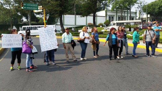 Habitantes del Fraccionamiento  INFONAVIT Primavera en el Municipio de Emiliano Zapata bloquearon esta mañana las avenidas 20 de Noviembre y Lázaro Cárdenas en protesta por las malas obras que el INFONAVIT realiz en este fraccionamiento, la falta de agua es uno de los principales problemas que enfrentan .