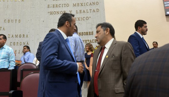 Los diputados de los Grupos Legislativos del PAN, MORENA, PRD, Juntos por Veracruz y el legislador del PVEM coincidieron en que las declaraciones vertidas por el titular de la Fiscalía General del Estado (FGE) Jorge Winckler Ortiz fueron inapropiadas y le exigieron respeto al Poder Legislativo del Estado, y actuar con la seriedad que el cargo requiere.