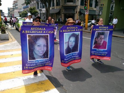 Madres de familia de diversos colectivos realizan marcha en protesta por la desaparición forzada de sus hijos. 