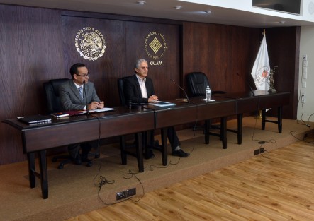 La Universidad Anáhuac Xalapa, a través de la Escuela de Derecho, extendió una invitación a todos los candidatos contendientes a la Presidencia Municipal de Xalapa; hoy estuvo presente el candidato de MORENA, Hipólito Rodríguez, quien presentó sus propuetas de campaña y participó en una sesión de preguntas y respuestas con los alumnos.
