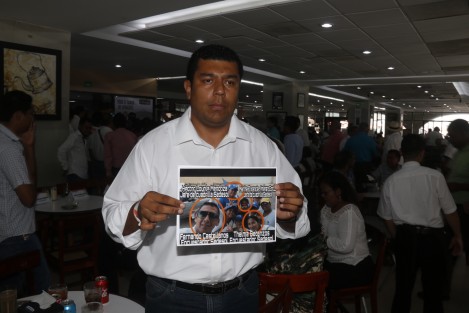 Delio Salas, candidato del Movimiento Ciudadano a la alcaldía de Medellín, denunció el uso de programas sociales y de la estructura municipal del ayuntamiento en favor del candidato del PAN Leopoldo Deschamps. 