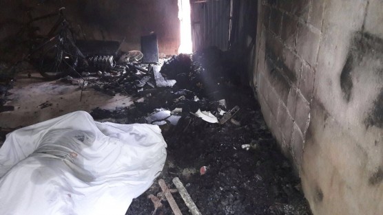 Un sujeto de 56 años de edad, falleció calcinado en el interior de su vivienda ubicada en la congregación Suchilapan de López Arias, municipio de Jesús Carranza; personal del Ministerio Público tomó conocimiento del deceso.